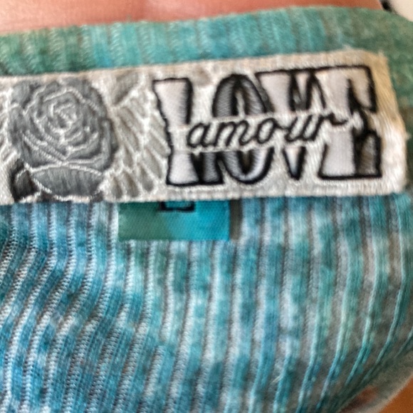 Gorgeous long sleeve T-shirt. - Picture 8 of 9